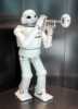 Bilde av robot spiller trompet